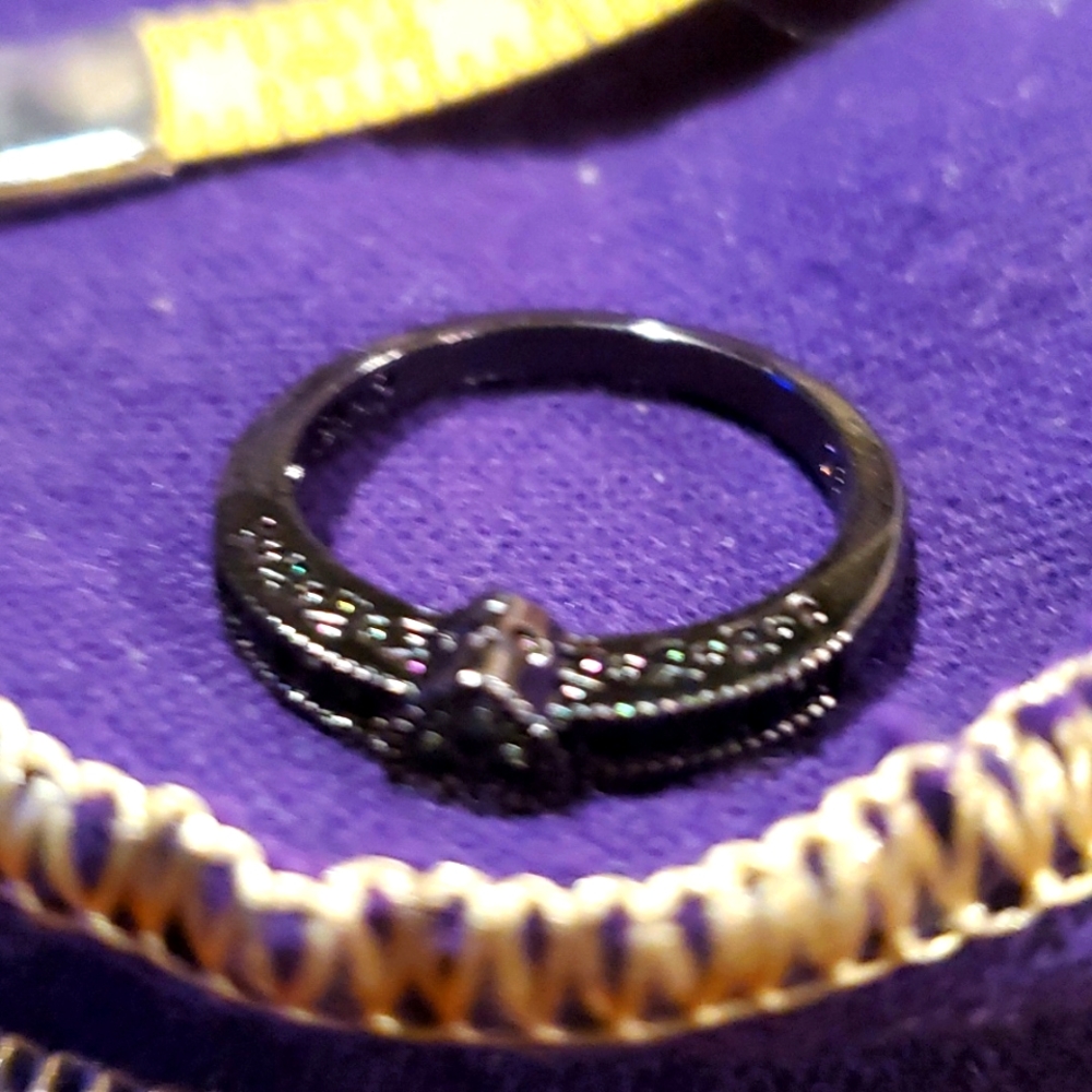 Slim fashion jewelry ring...black..size 7 to 7.5 small stone brand new